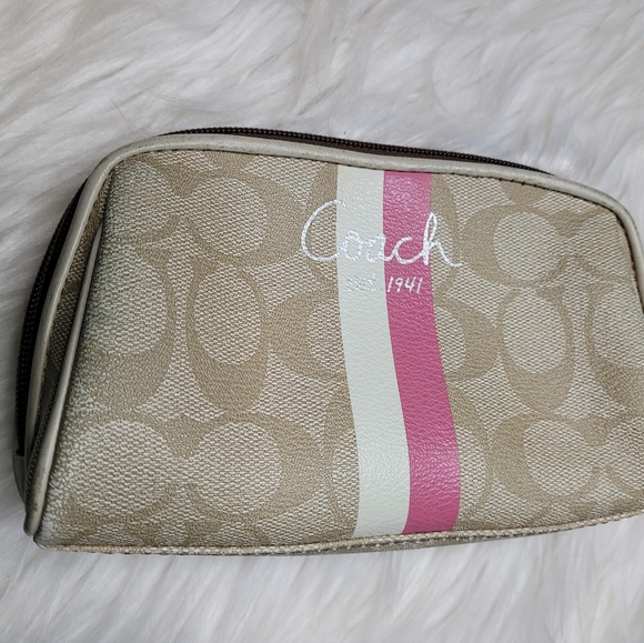 Coach Handbags - Coach make-up case